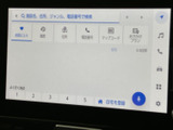 画面には目的地検索や履歴、電話番号などの項目が表示され、行き先に応じた検索方法を選べます。タッチ操作で内容を確認しやすく、ドライブ前のルート設定や目的地登録にも活用できます。
