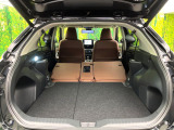 積み下ろしのしやすいデッキにはたっぷりと荷物を積み込んでいただけます。遊びから仕事まで、様々なシーンで頼れます♪