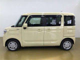 トヨタのプロ整備士が車両の点検を実施
