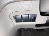 【パワースライドドア】助手席側がパワースライドドアになっており、運転席のスイッチやスマートキーでも開閉が可能です!開口部も広いので乗り降りも楽々♪