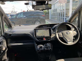 【運転席・インパネまわり】ハンドル・シート・フロアーなど隅々までプロによるクリーニング済み☆彡キレイな車内でドライブが一層快適にお楽しみいただけます!!