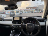 見通しのよいすっきりとした視界で、誰でも運転しやすいです。運転のしやすさは疲れにくさにも繋がりますよ♪