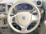 インテリアに合わせたデザインのステアリングは、運転される方のことも考え、運転しやすい形状、大きさです。是非一度、実際に触ってお確かめください。