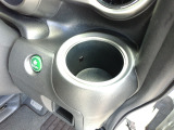 運転席側の手の届きやすい位置にドリンクホルダーが付いています。