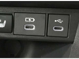 携帯電話の充電に最適なUSBポートを装備しています!
