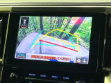 【バックカメラ】駐車時に後方がリアルタイム映像で確認できます。大型商業施設や立体駐車場での駐車時や、夜間のバック時に大活躍!運転スキルに関わらず、今や必須となった装備のひとつです!