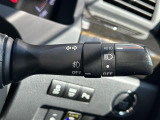 【オートライト(AUTO)】外の明るさをシステムが感知して、自動でヘッドライトが点灯します。ヘッドライトをつけ忘れを防ぐ便利機能です。