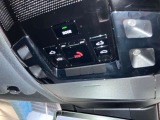 レクサスオーナー様をお守りするためのヘルプネットスイッチです。万一の際は専門オペレーターにつながり、警察や消防への緊急通報をサポートします。