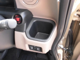 運転席カップホルダーです。
