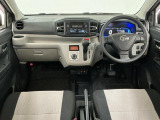 【インパネ】運転のしやすさを最優先に設計された見晴らしの良いフロントビュー。車両間隔が掴みやすく狭い道でも安心♪「安全」と「品質」を最優先に、安心してお乗りいただけるクルマを提供いたします。