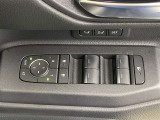 パワーウインドウスイッチ、いたずら防止・挟みこみ防止に、ウインドウロックスイッチを使用ください。便利な電動可倒式ミラースイッチ、集中ドアロックスイッチ