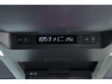 後席のエアコンはオートエアコンです。0.5度刻みで温度設定が出来るので、快適に過ごせます♪