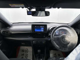 落ち着いたカラーの内装で、ゆったりと運転したい方に。