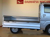 荷台アオリは3方向開き!フラットな荷台で効率よく荷物を積み降ろし出来ます!