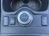 2WD&hArr;4WDの切り替え可能です。シートヒーター、座面を温めてくれます寒い時期には役立つ機能です。(運転席・助手席)