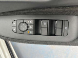 全席パワーウィンドウとなっています。運転席はオートになっているのでワンタッチ開閉することが出来ます。