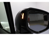 アイサイトセイフティプラス(運転支援)を標準装備。スバルリヤビークルディテクションが後側方の車両を検知し、ドアミラーの表示で注意を促します。