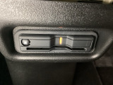 ETCがついています。高速道路の料金所の通過も楽々です。 カードの取り出しもしやすい場所についています。