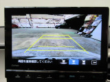 バックカメラの画像です。ガイドラインがスムースな車庫入れをサポートいたします。車庫入れの安心感がアップしますね。