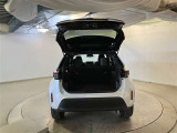 バックドアを上げた状態です。シートのアレンジ次第で荷室のスペースが広くなります!用途に合わせて快適な室内を!