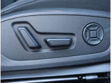 Audi正規ディーラーが高品質をお約束。高度な訓練・教育を受けたAudi専任メカニックが、100項目にもおよぶ精密な点検を実施。すべてクリアしたAudi車だけ、あなたのお手元に届けられるのです