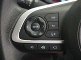 ステアリングスイッチ付き。前方から目を離すことなく操作することが可能です。
