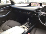 現在のMAZDA車はインパネ配置が視線の動きが少なくなるように設計レイアウトされています☆ひとつひとつの部品からMAZDAの安全に対するこだわりを感じる事が出来ます☆