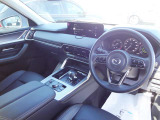 12.3型ディスプレイや操作部を含む運転席まわりを確認できます。