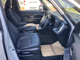 運転席もこの広さで乗り降りに便利!
