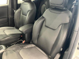助手席シートも運転席同様快適にお乗りいただけます。