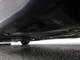 気になる中古車の下廻り。もちろん、納車時には整備スタッフによる点検を実施致しますので安心してご購入いただけます。