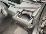 運転席の手の届きやすい位置にドリンクホルダーがある為、とても便利です!