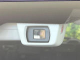 【アイサイトVer3】前方の車両等を検知し、衝突しそうな時は警報で注意を促し、ブレーキを踏む力をサポート。ブレーキを踏めなかった場合は衝突被害軽減ブレーキが作動、衝突回避をサポートします。