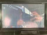 ナビ連動型、ドライブレコーダーを装備。万が一の際に映像を記録し、ナビモニターにて再生、確認を行う事が出来ます。又、駐車監視機能を搭載しておりますので、お車駐車中の当て逃げの際にも自動録画致します
