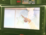 画面にテレビ映像が表示され、停車中のひとときに番組を視聴できます。見やすい大きさのディスプレイで、休憩中などに車内で過ごす時間を楽しみたい方にもおすすめです。