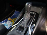 『1台』のお車に対して、3名体制で日々議論を重ね仕入れを行っております。