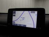 スマートフォンとの連携を可能にした8インチのディスプレイオーディオにはナビキットを採用。フルセグTV、AM/FM、Bluetooth/USB入力に対応しています。(T‐Connectは別途有料)