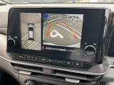 空から車を見たような「アラウンドビューモニター」!車の周りが一目で確認できるので、小さなお子様や障害物があっても安心して乗ることができます。
