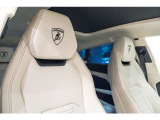 Fully Electric Front Seats with Ventilation and Massage