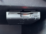 【ETC】有料道路を利用する際に料金所で停止することなく通過できる、ETC車載器(ノンストップ自動料金収受システム機器)が装備されています。セットアップを行うことで利用可能になります。