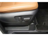 パワーシート搭載。微妙な調整が手軽にでき、ピッタリのポジションで運転することが可能です。