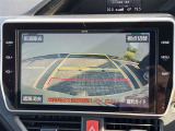 【バックモニター】バックカメラが装着されています。車庫入れが苦手な方もこれがあれば安心ですね