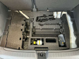 ラゲッジ下部にはパンク修理キットなどが収納されています