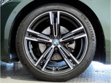 【BMWアロイホイル】軽量かつ強度に拘ったアロイホイル。走行性能ポテンシャルを引き出す設計。車の足元を引き締めてくれる大きなポイントはアロイホイルです。