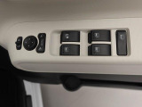 パワーウィンドゥ 運転席ドアスイッチ照明付です。電動格納ミラーも手元でワンモーションで可能です。