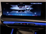【ⅰドライブナビゲーション】文字情報も鮮明に表示する高解像度カラーディスプレイを採用。視認性に優れた地図デザインと特徴的な建造物を目印にした描写表示で現在位置を把握できます。地図データの更新も可能です