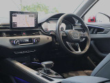 内装はシンプルに使い勝手を考え作られています。お車を運転する感覚をダイレクトに体感して頂けます。室内も広くロングドライブにも快適にお過ごしいただけます。