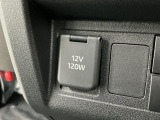 【アクセサリーソケット】12Vの電源は使いやすい位置に装備!用途は様々、スマホの充電やドラレコの電源として役に立ちます♪
