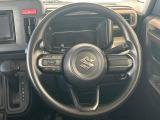 インテリアに合わせたデザインのステアリングは、運転される方のことも考え、運転しやすい形状、大きさです。是非一度、実際に触ってお確かめください。