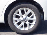 15インチアルミホイール!!格好良くてホイールがあなたの愛車をいっそう輝かせます☆